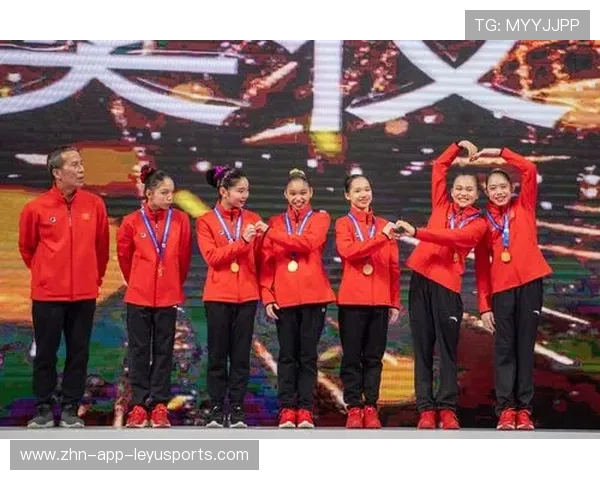 体操女团互相给对方编发，被媒体称“赛场姐妹花”